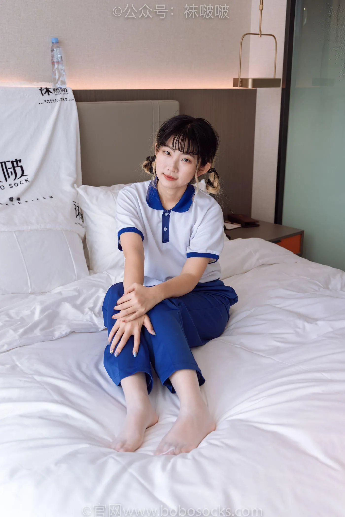 [BoBoSocks袜啵啵]NO.042 砂糖-校服、板鞋、白棉袜、油亮白丝 [139P]插图1